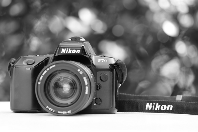 Nikon F70